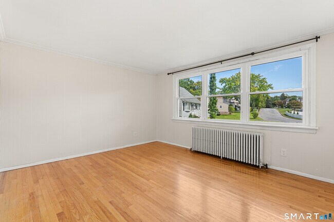 Building Photo - 298 Roseville Terrace