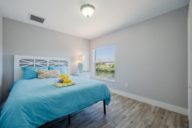 Building Photo - 2211 Surfside Blvd