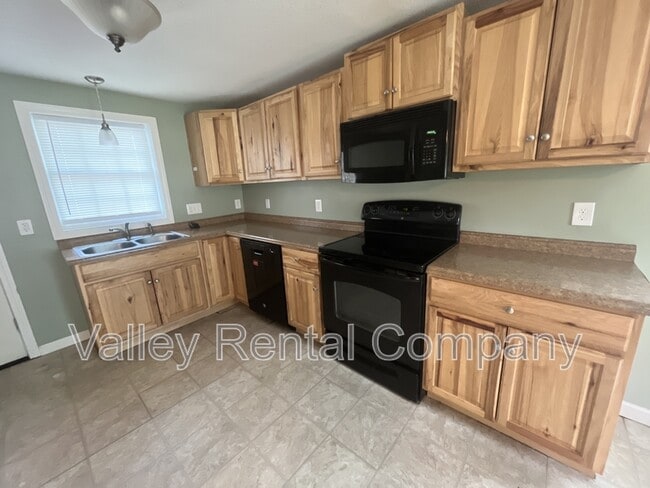 Building Photo - 201 Middle St