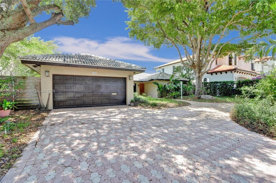 Building Photo - 3100 NE 56th Ct