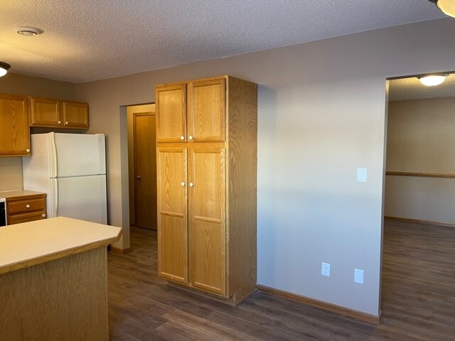 Building Photo - 413 Lilac Ln