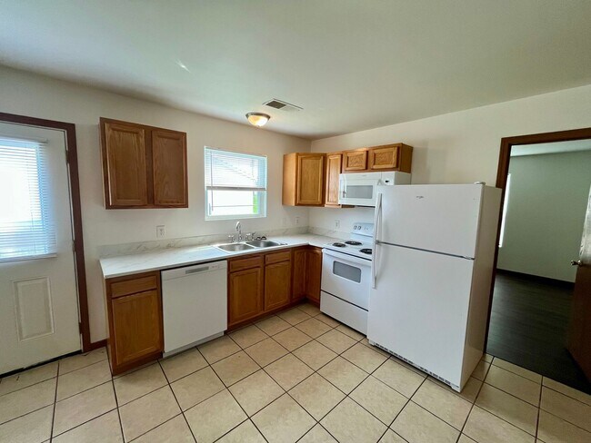 Building Photo - 64 Montee Dr