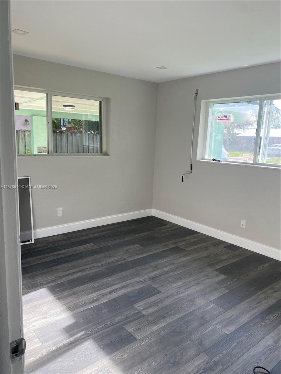 Building Photo - 284 SE 6th Ave