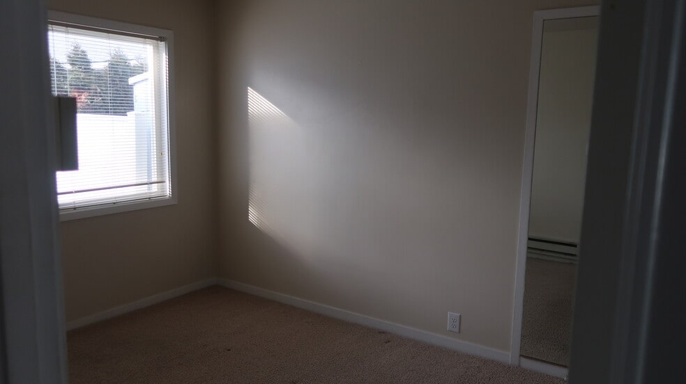 Building Photo - 120 Lavender Ct