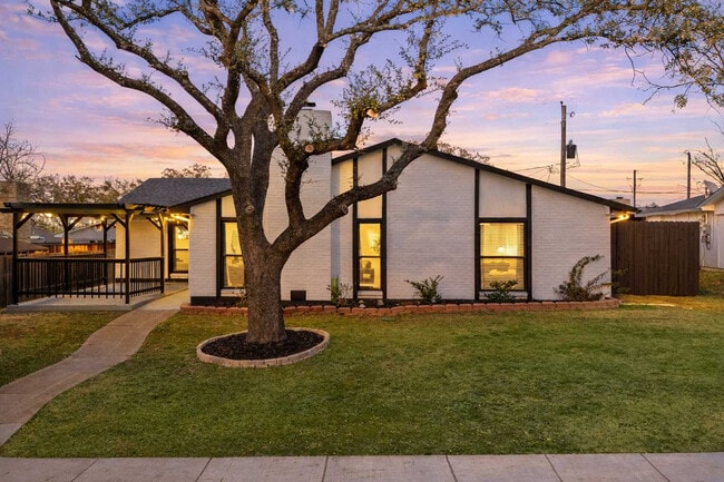 Building Photo - 3410 Country Club Dr