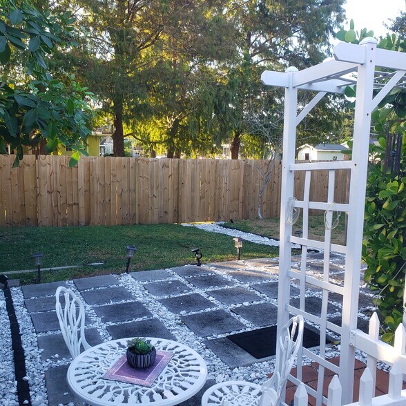 Building Photo - 4425 SW 72nd Ter