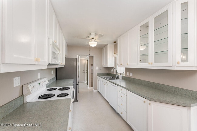 Building Photo - 758 Banyan Dr