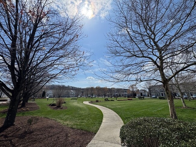 Building Photo - Preston Lake Townhouse