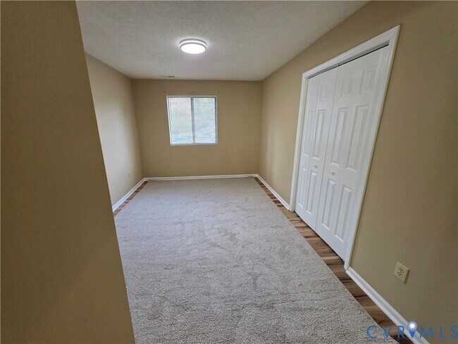 Building Photo - 4003 Governors Square