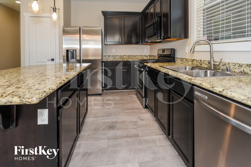 Building Photo - 7380 Benlomond Ave