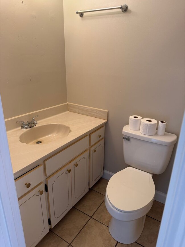 Building Photo - 108 Shadybrook