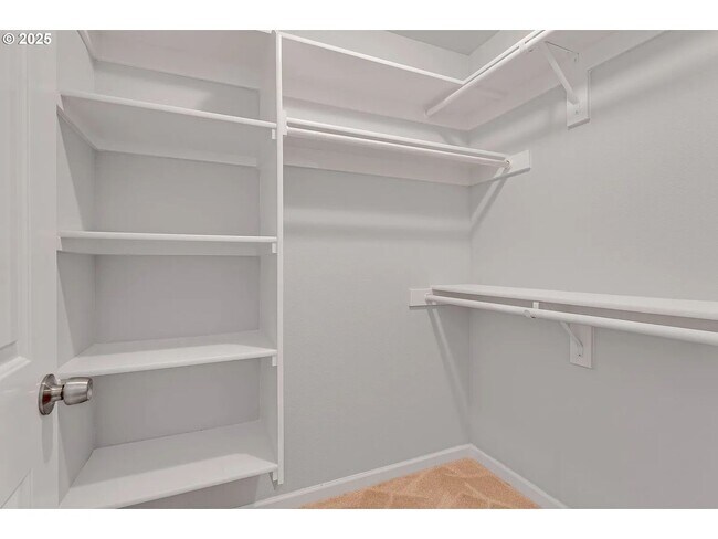 Building Photo - Modern Home 4 Beds 3 Baths in Beaverton!