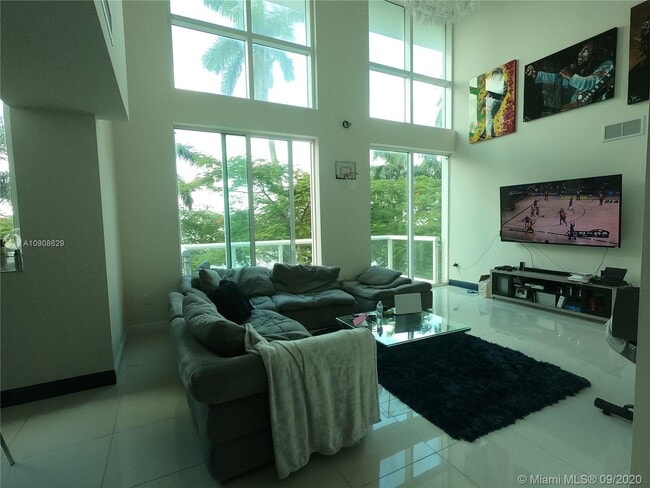 Building Photo - 1861 NW S River Dr