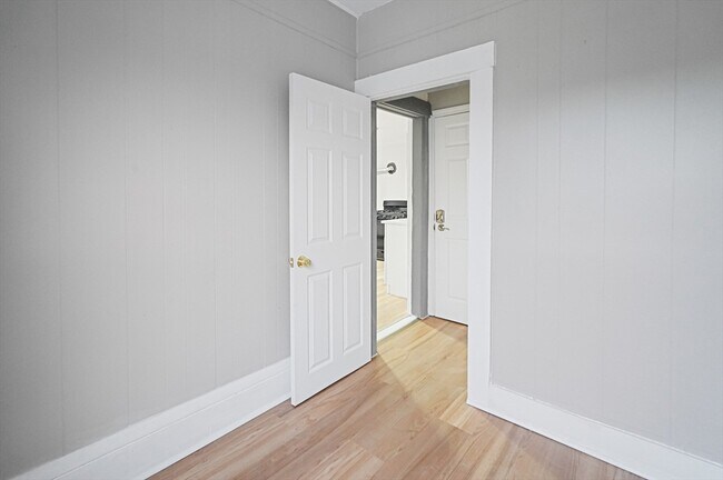 Building Photo - 168 Lunenburg St