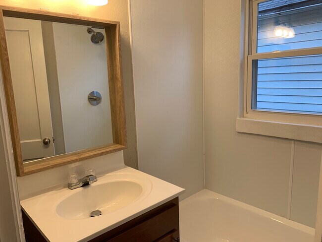 Building Photo - 4815 Ohio St