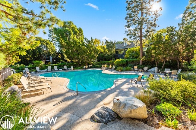 Building Photo - Beautifully Renovated 2-Bed, 2-Bath Home in a Gated Community!