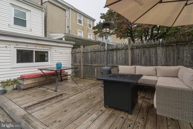 Building Photo - 225 W 6th Ave