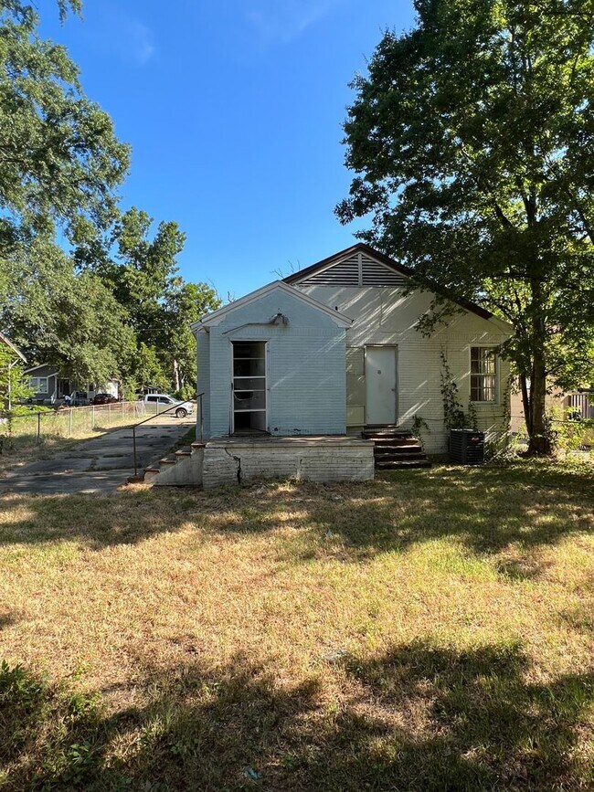 Building Photo - 2511 Quinton St