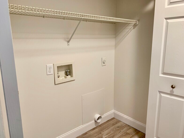Building Photo - 4553 Barrington Ln