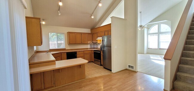 Building Photo - Cousino(8923/25)