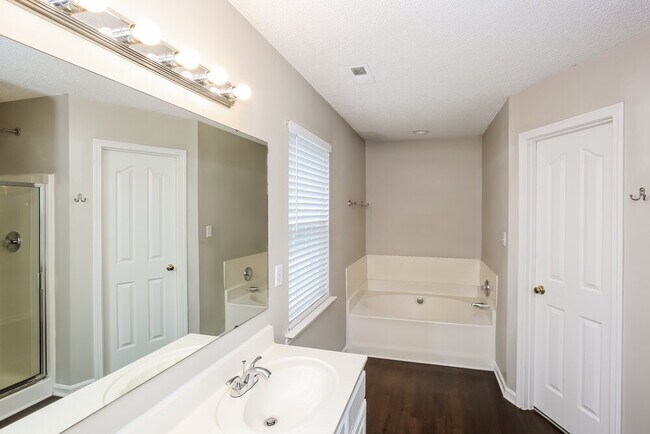 Building Photo - 7517 Grabill Dr