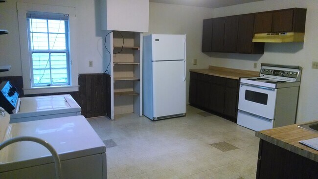 Building Photo - 716 Water St