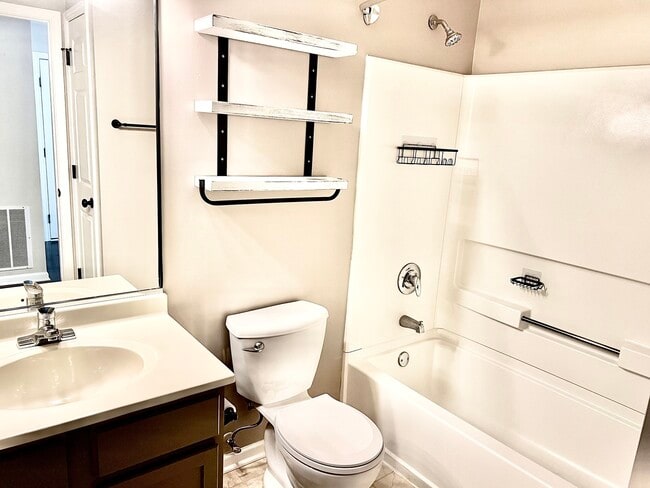 Building Photo - 1288 N Red Oak Cir