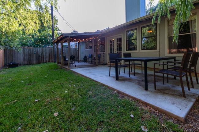 Building Photo - Meadowheath Drive