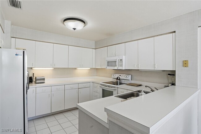 Building Photo - 6865 San Marino Dr