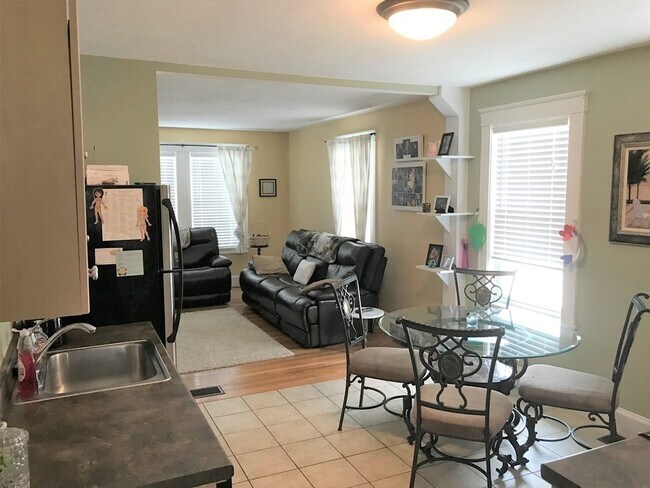 Building Photo - 64-66 Waverly Rd