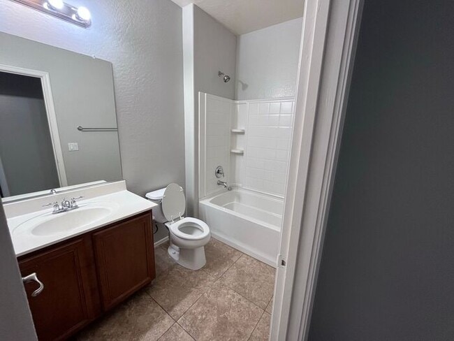 Building Photo - 5 bed 3 bath 3 car garage in San Tan Valley