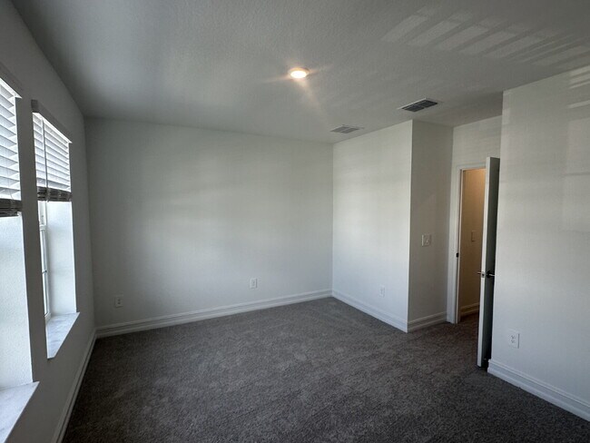 Building Photo - 11748 71st Ave E