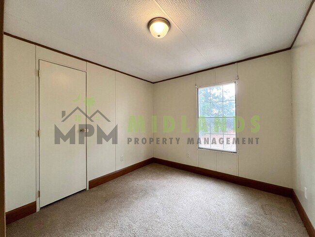 Building Photo - 575 Forts Pond Rd