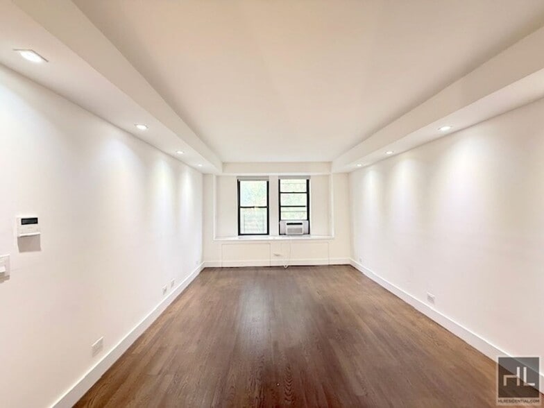 Building Photo - Large newly renovated 2 bed 2 bath - WEST END AVENUE