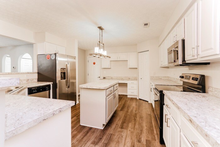 Building Photo - 4842 Fosterson Dr