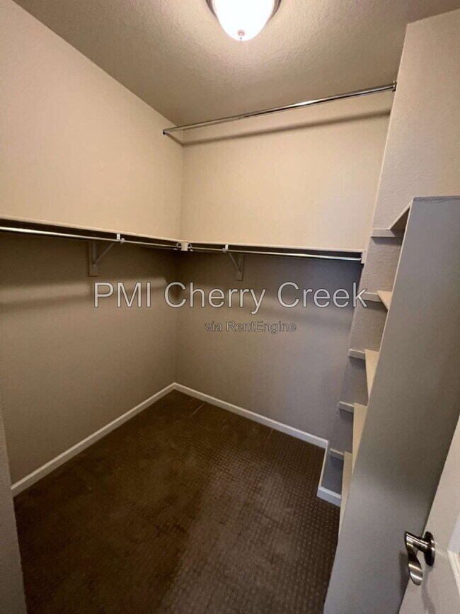 Building Photo - 9010 E Caley Way