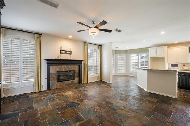 Building Photo - 2912 Meadow Glen Dr
