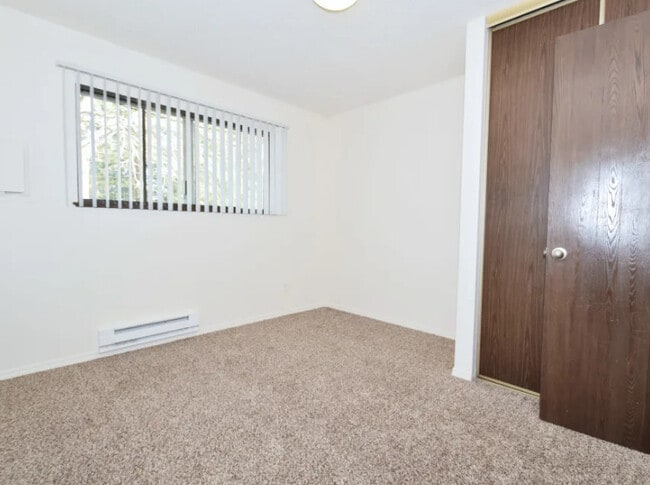 Building Photo - Garden Home 1