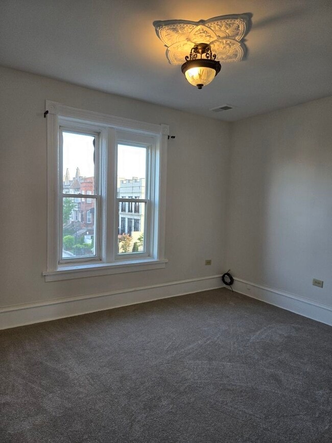 Building Photo - 530 E 45th St