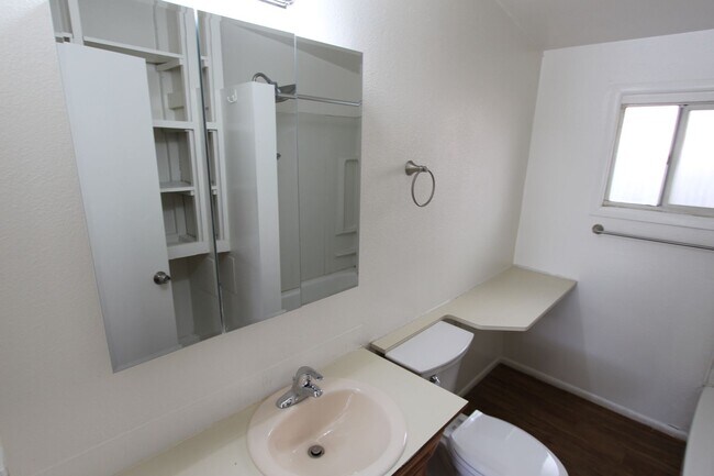 Building Photo - Bright 3-Bedroom Single-Level Duplex with Garage | 1,166 Sq Ft | Convenient Flagstaff Location