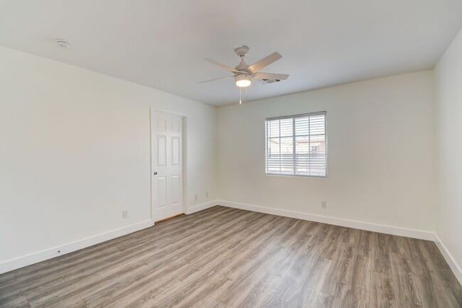 Building Photo - Great home with 4 bedrooms, 2.5 baths. New Floors Paint and Countertops.