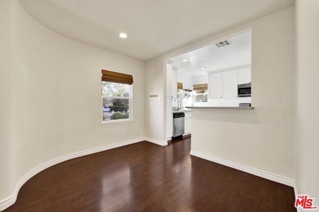 Building Photo - 6323 Farmdale Ave