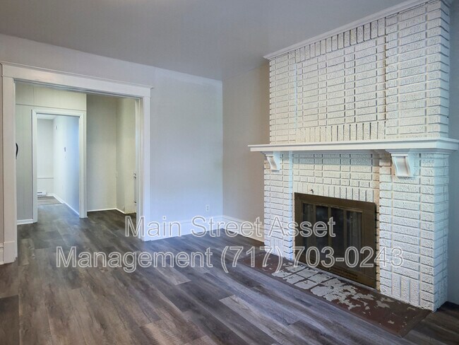 Building Photo - 2108 Walnut St