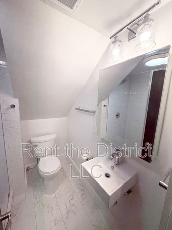 Building Photo - 1716 V St NW