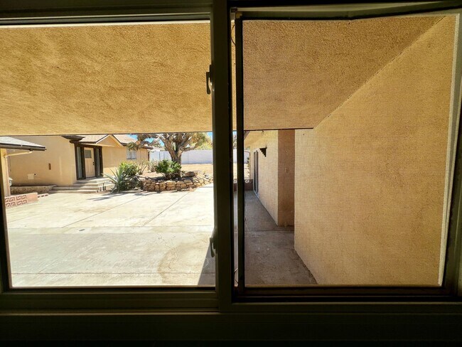 Building Photo - 56769 Joshua Dr
