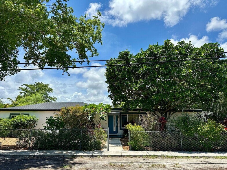 Building Photo - 12810 NE 9th Ave
