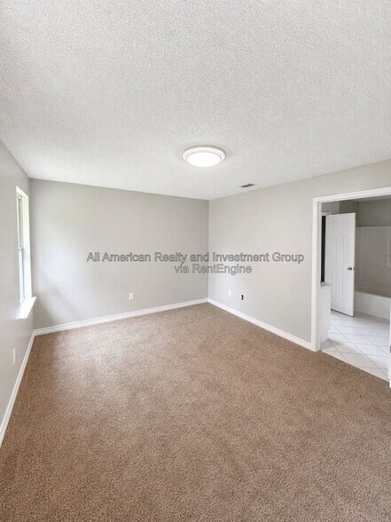 Building Photo - 216 Lustan Dr