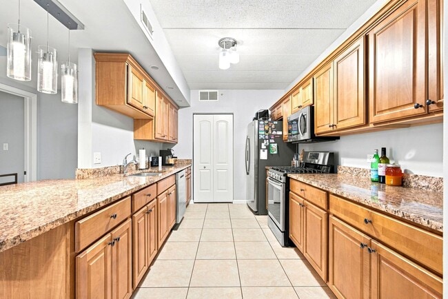 Building Photo - 9400 S 79th Ave
