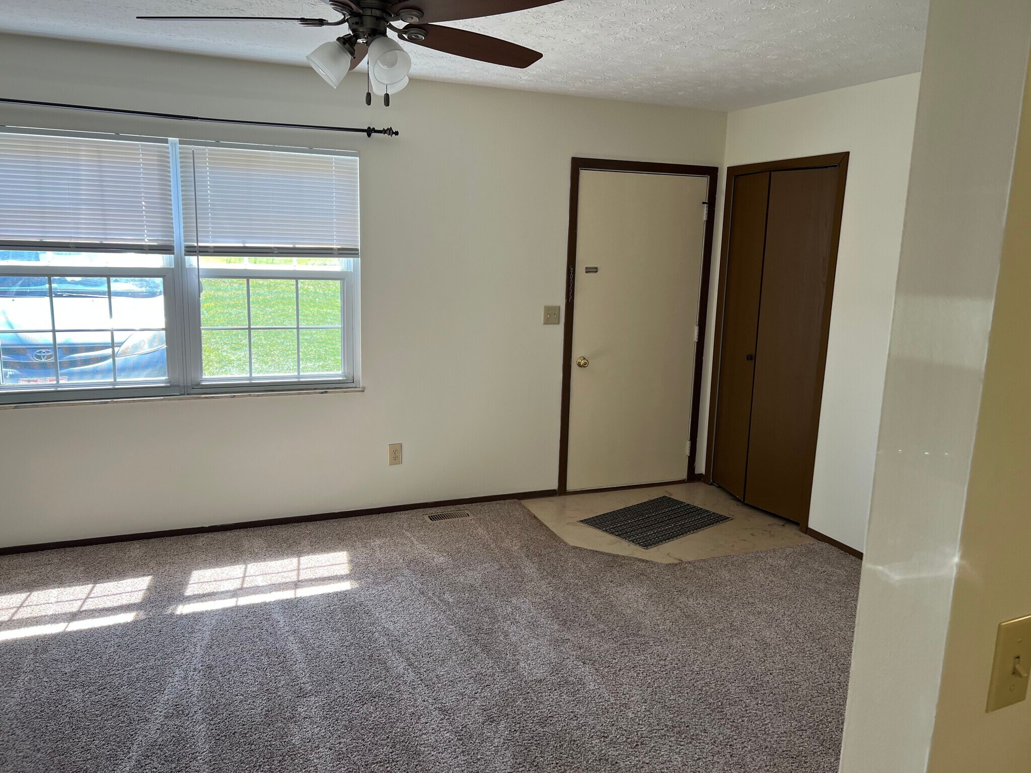 Living room Door & Closet - 41056 Butternut Park Ct