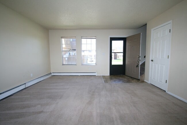 Building Photo - 3 Bedroom condo in quiet community!